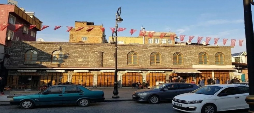 Diyarbakır'da 5 asırlık cami satılığa çıkarıldı