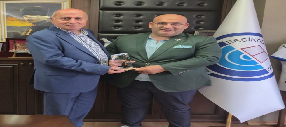 Beşikdüzü’ne yılın başarılı Belediye Başkanı ödülü