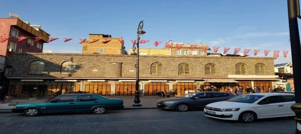 Diyarbakır'da 5 asırlık cami satılığa çıkarıldı