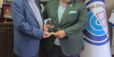 Beşikdüzü’ne yılın başarılı Belediye Başkanı ödülü